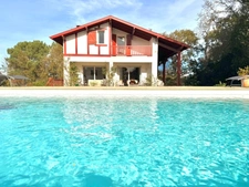 Villa avec piscine 6 pièces à vendre ARBONNE (64) 