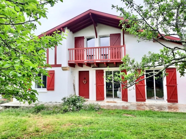 EXCLUSIVITE - Maison  pleine de charme à vendre sur URCUIT (64)
