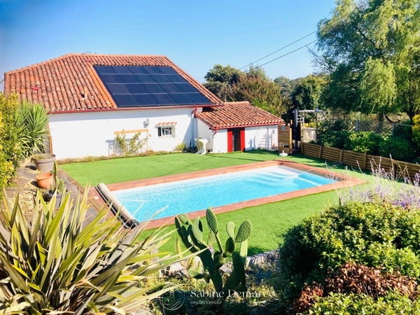 Maison DE CARACTERE Rénovée avec piscine chauffée -  LA BASTIDE CLAIRENCE (64)
