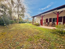 Villa avec piscine 6 pièces à vendre ARBONNE (64) 