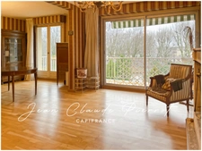 ARLES Trinquetaille, FOR SALE, 105m² apartment with a terrace, on the top floor 