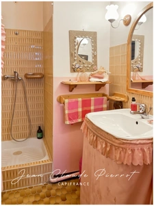 ARLES Trinquetaille, FOR SALE, 105m² apartment with a terrace, on the top floor 