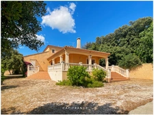 Maison à vendre de type 5 avec maisonnette indépendante  SAINT GILLES (30)