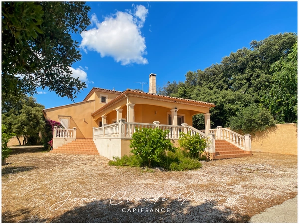 Maison à vendre de type 5 avec maisonnette indépendante  SAINT GILLES (30)