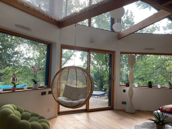 Magnifique maison d’architecte en bois – Performance énergétique (A), une rareté sur le marché immobilier – Nature, lumière & élégance absolue, avec vue dégagée