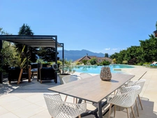 Villa d'exception avec vue lac, piscine et prestations haut de gamme