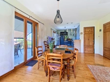 Maison familiale avec terrasse, jardin et vue montagnes