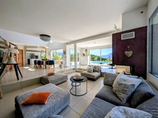 Villa d'exception avec vue lac, piscine et prestations haut de gamme