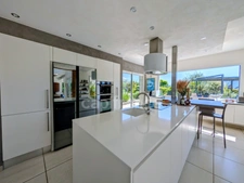 Villa d'exception avec vue lac, piscine et prestations haut de gamme