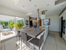 Villa d'exception avec vue lac, piscine et prestations haut de gamme