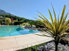 Villa d'exception avec vue lac, piscine et prestations haut de gamme