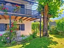 Maison familiale avec terrasse, jardin et vue montagnes