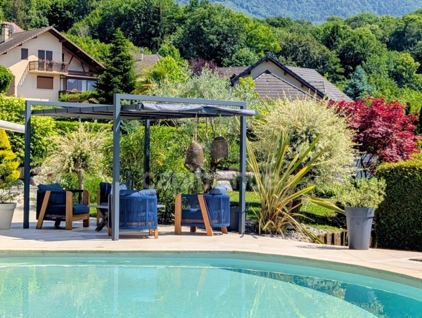 Villa d'exception avec vue lac, piscine et prestations haut de gamme