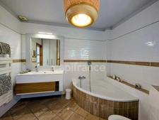 Villa d'exception avec vue lac, piscine et prestations haut de gamme