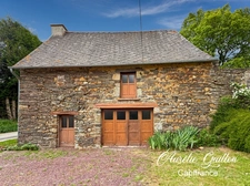 Maison avec dépendance, cour, double jardin et 2 099 m² de terrain – Campagne de Loyat 
