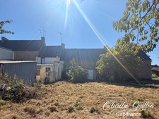 En exclusivité ! Longère en pierre – 135 m² habitables, combles, dépendance et terrain.