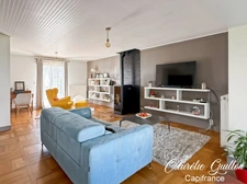 SINGLE-STOREY HOUSE 172 m² – 4 BEDROOMS – ENCLOSED GARDEN – LA CHAPELLE-CARO / VAL D'OUST