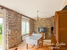 Maison en pierre à rénover avec grand terrain de 1 356 m² – Loyat