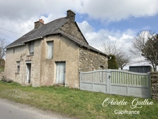 Maison en pierre avec garage et beau terrain de 1300 m2 en zone constructible avec puits – Ploërmel