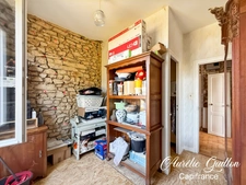 Maison en pierre à rénover avec grand terrain de 1 356 m² – Loyat
