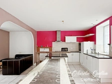 Longère en pierre 71 m², 2 chambres, plain-pied, terrain et dépendances – Monteneuf