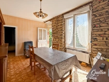 Maison en pierre à rénover avec grand terrain de 1 356 m² – Loyat