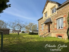 Maison en pierre à rénover avec grand terrain de 1 356 m² – Loyat