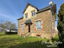 Maison en pierre à rénover avec grand terrain de 1 356 m² – Loyat