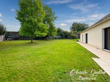 Maison d’architecte de plain-pied de 254 m² avec piscine intérieure et terrain de 3000 m² en plein cœur de Ploërmel