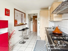 Appartement T2 en duplex de 60 m² avec balcon plein sud, garage et stationnement – Centre-ville de Ploërmel à pied