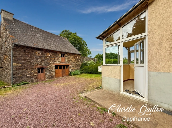 Maison avec dépendance, cour, double jardin et 2 099 m² de terrain – Campagne de Loyat 