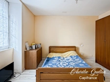 Longère en pierre 71 m², 2 chambres, plain-pied, terrain et dépendances – Monteneuf