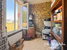 Maison en pierre à rénover avec grand terrain de 1 356 m² – Loyat