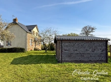Maison en pierre à rénover avec grand terrain de 1 356 m² – Loyat