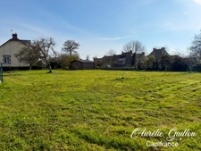 Maison en pierre à rénover avec grand terrain de 1 356 m² – Loyat