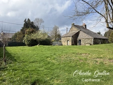 Maison en pierre avec garage et beau terrain de 1300 m2 en zone constructible avec puits – Ploërmel