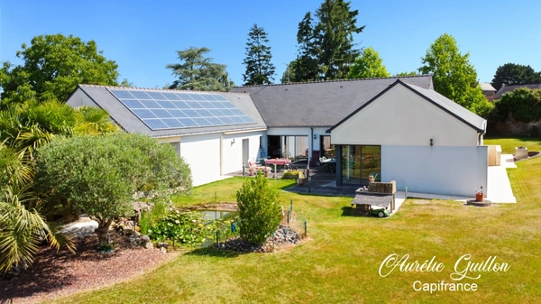 Maison d’architecte de plain-pied de 254 m² avec piscine intérieure et terrain de 3000 m² en plein cœur de Ploërmel