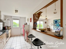 Appartement T2 en duplex de 60 m² avec balcon plein sud, garage et stationnement – Centre-ville de Ploërmel à pied