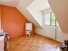 SINGLE-STOREY HOUSE 172 m² – 4 BEDROOMS – ENCLOSED GARDEN – LA CHAPELLE-CARO / VAL D'OUST