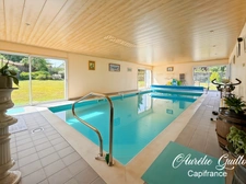 Maison d’architecte de plain-pied de 254 m² avec piscine intérieure et terrain de 3000 m² en plein cœur de Ploërmel