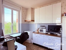 Maison en pierre à rénover avec grand terrain de 1 356 m² – Loyat