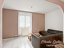 Longère en pierre 71 m², 2 chambres, plain-pied, terrain et dépendances – Monteneuf