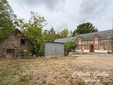 Longère en pierre 71 m², 2 chambres, plain-pied, terrain et dépendances – Monteneuf