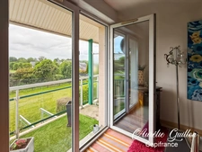Appartement T2 en duplex de 60 m² avec balcon plein sud, garage et stationnement – Centre-ville de Ploërmel à pied