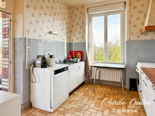 Maison en pierre à rénover avec grand terrain de 1 356 m² – Loyat