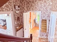 Maison en pierre à rénover avec grand terrain de 1 356 m² – Loyat