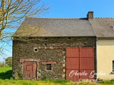 En exclusivité ! Longère en pierre – 135 m² habitables, combles, dépendance et terrain.