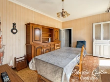 Maison en pierre à rénover avec grand terrain de 1 356 m² – Loyat