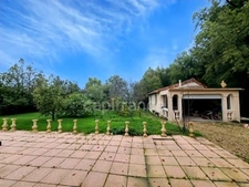 Belle maison familiale avec une autre maison individuelle  