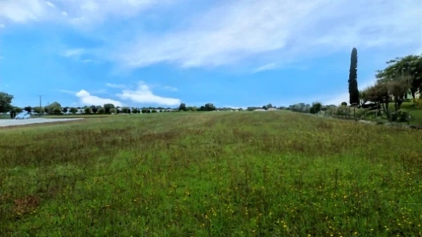 Terrain 1 à 3 parcelles possible CU ok à vendre  MATHA (17)
